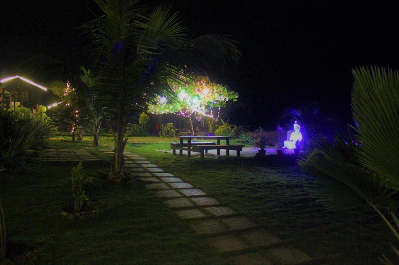 Lotus Sutra Hotell Arambol Exteriör bild